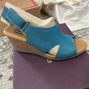 New Clark’s blue suede wedge sandal   Size 8 1/2